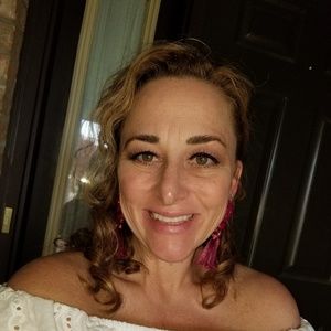 Meet your Posher, Joelle